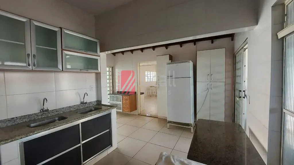 Casa com 3 quartos para aluguel, 230m² — foto 10 de 16