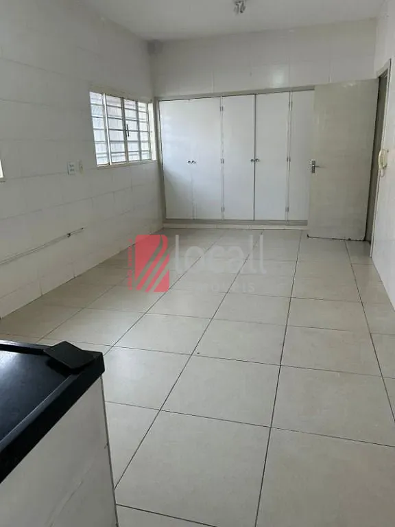 Casa com 3 quartos para aluguel, 230m² — foto 12 de 16