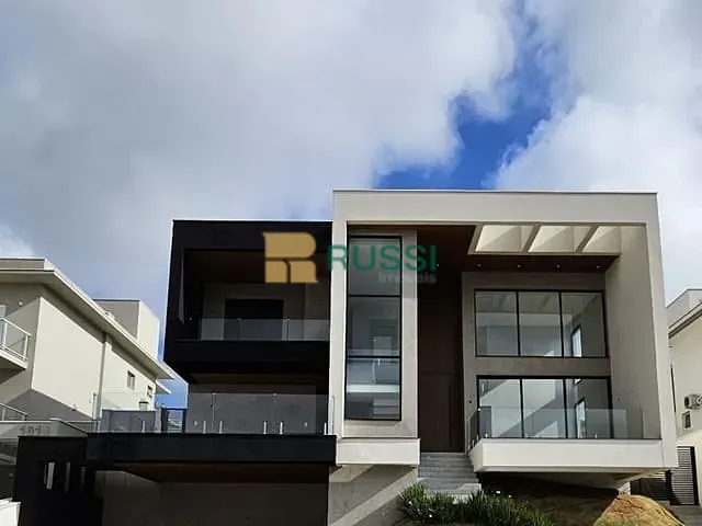 Casa com 900m² 4 quartos e 6 banheiros, à venda, no bairro Urbanova em São José dos Campos