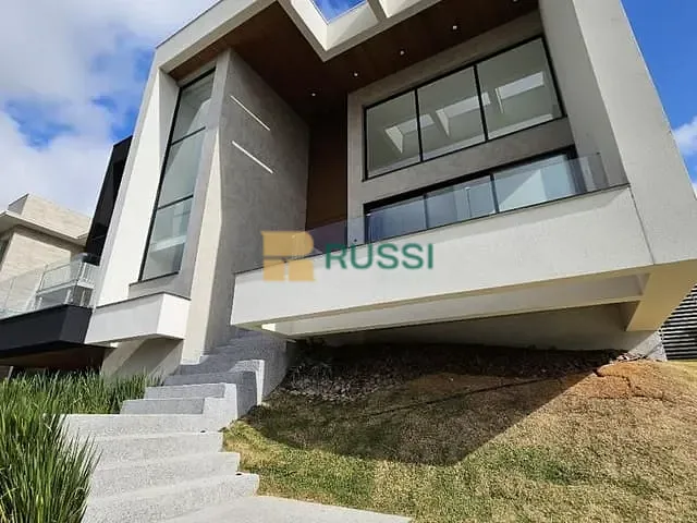 Casa com 900m² 4 quartos e 6 banheiros, à venda, no bairro Urbanova em São José dos Campos
