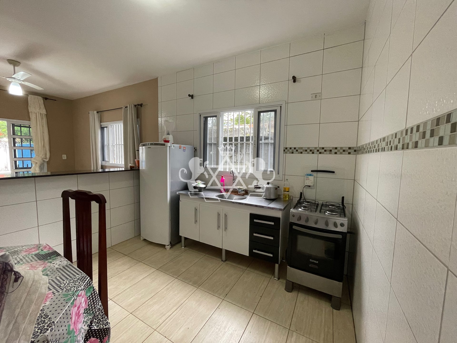 Casa à venda com 2 quartos, 90m² - Foto 4