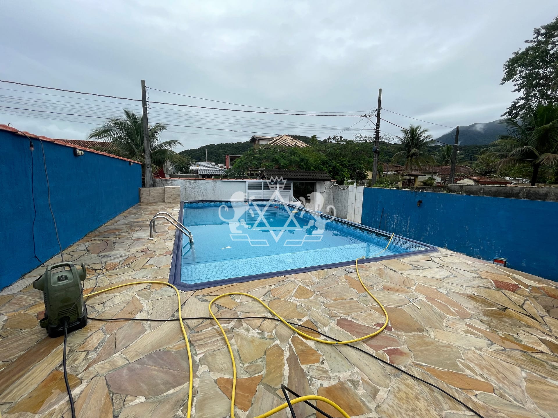 Casa à venda com 2 quartos, 90m² - Foto 2
