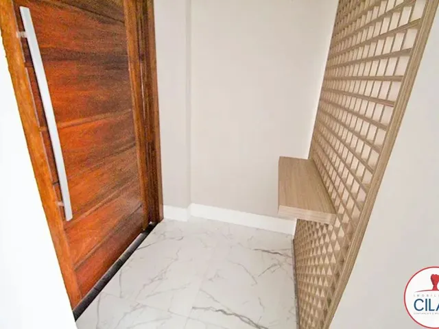 Casa 3 quartos e 5 banheiros, para alugar, no bairro Pinheirinho em Curitiba
