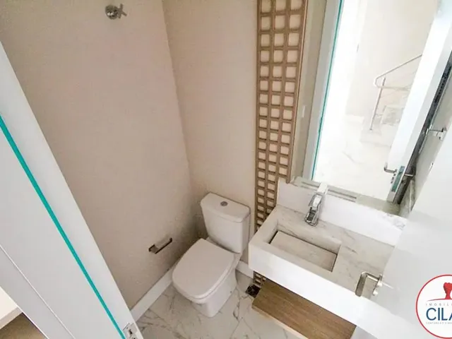 Casa 3 quartos e 5 banheiros, para alugar, no bairro Pinheirinho em Curitiba