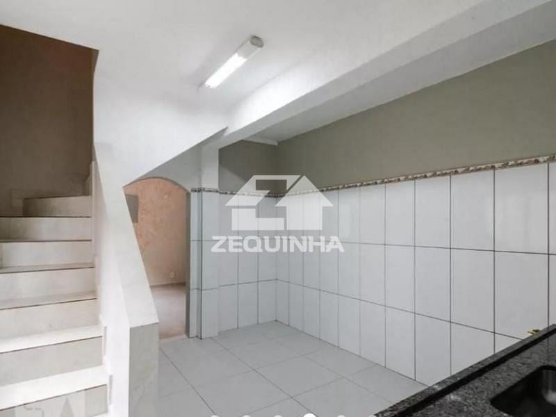 Casa para alugar com 2 quartos, 60m² - Foto 11