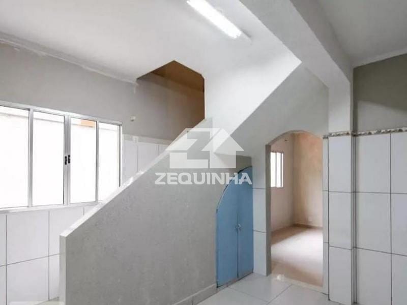 Casa para alugar com 2 quartos, 60m² - Foto 12