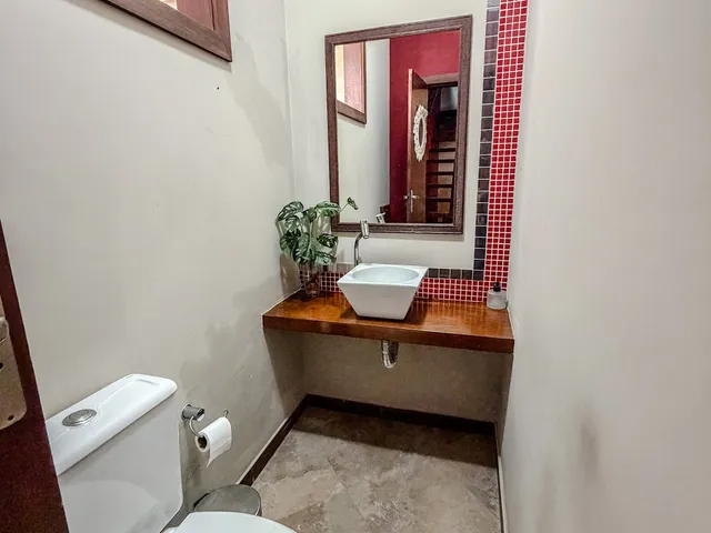 Casa com 215m² 4 quartos e 3 banheiros, à venda, no bairro Jardim Vitória em Macaé