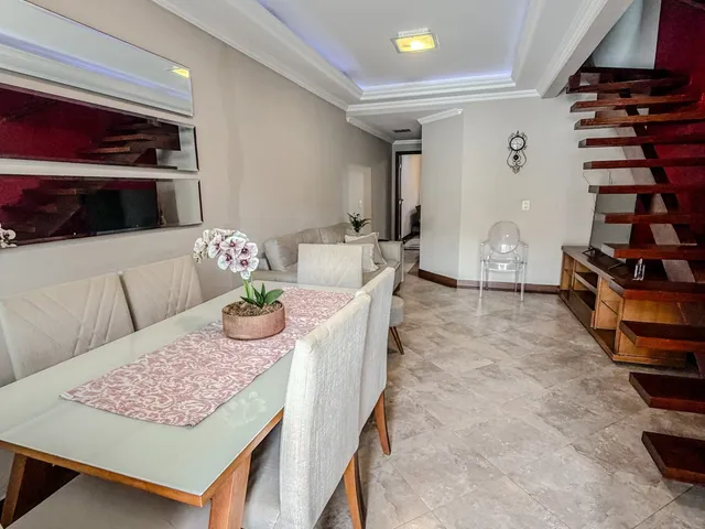 Casa com 215m² 4 quartos e 3 banheiros, à venda, no bairro Jardim Vitória em Macaé