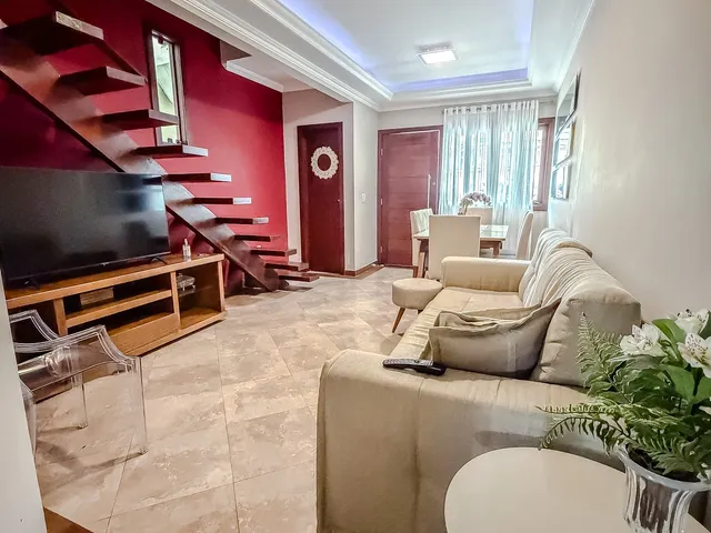 Casa com 215m² 4 quartos e 3 banheiros, à venda, no bairro Jardim Vitória em Macaé