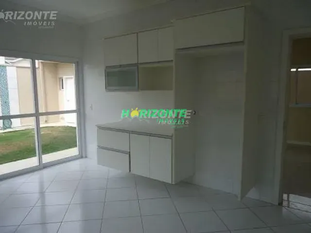 Casa com 282m² 4 quartos e 3 banheiros, para alugar, no bairro Urbanova em São José dos Campos