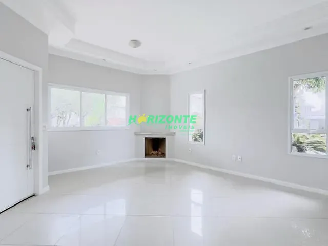 Casa com 282m² 4 quartos e 3 banheiros, para alugar, no bairro Urbanova em São José dos Campos