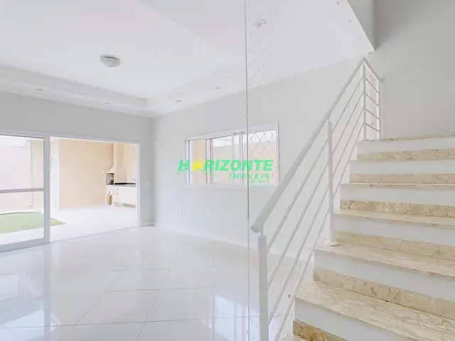 Casa com 282m² 4 quartos e 3 banheiros, para alugar, no bairro Urbanova em São José dos Campos