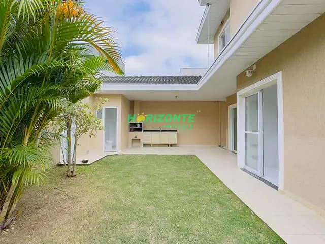 Casa com 282m² 4 quartos e 3 banheiros, para alugar, no bairro Urbanova em São José dos Campos