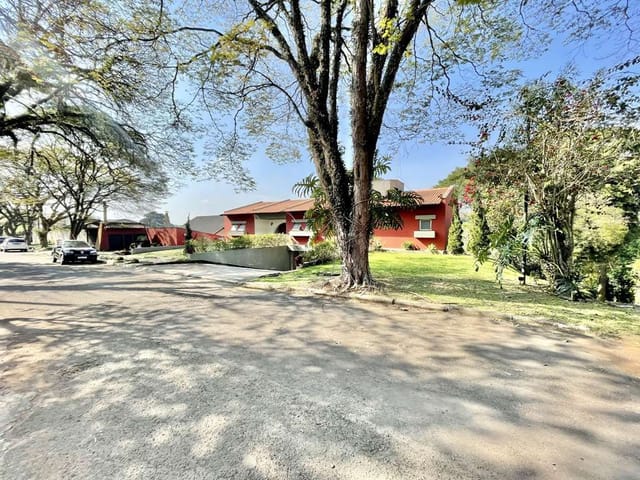 Casa com 2604m² 6 quartos e 8 banheiros, à venda, no bairro Jardim Mediterrâneo em Cotia