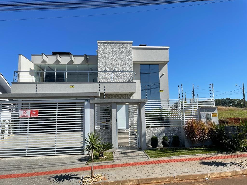 Casa para alugar com 3 dormitórios, 4 banheiros, 4 vagas de garagens e 316m² de área privativa no bairro Desbravador