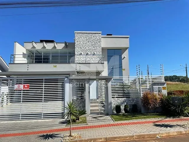 Casa 3 quartos e 4 banheiros, para alugar, no bairro Desbravador em Chapecó