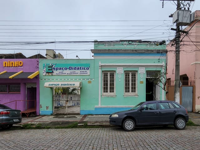 Casa 4 quartos e 3 banheiros, à venda, no bairro Centro em Pelotas