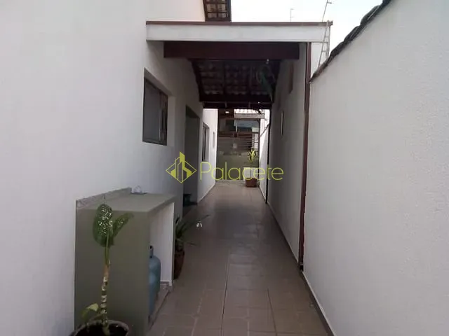 Casa com 250m² 3 quartos e 1 banheiro, à venda, no bairro Village Tremembé em Tremembé