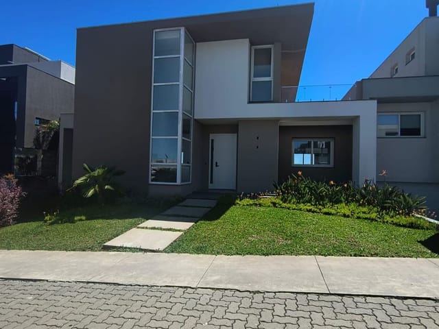 Casa 3 quartos e 4 banheiros, à venda, no bairro Interlagos em Caxias do Sul