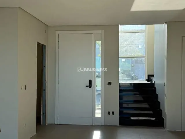 Casa 3 quartos e 4 banheiros, à venda, no bairro Interlagos em Caxias do Sul