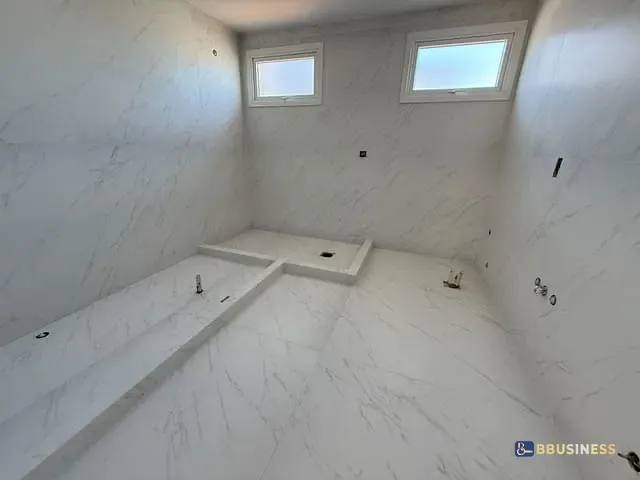 Casa 3 quartos e 4 banheiros, à venda, no bairro Interlagos em Caxias do Sul