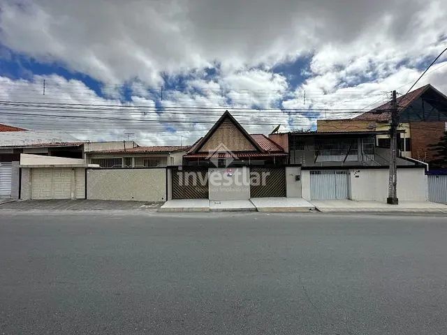 Casa com 261m² 5 quartos e 2 banheiros, à venda, no bairro Jardim Quarenta em Campina Grande
