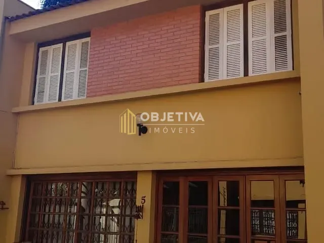 Casa 3 quartos e 2 banheiros, à venda, no bairro Medianeira em Porto Alegre
