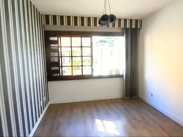 Casa 3 quartos e 2 banheiros, à venda, no bairro Medianeira em Porto Alegre