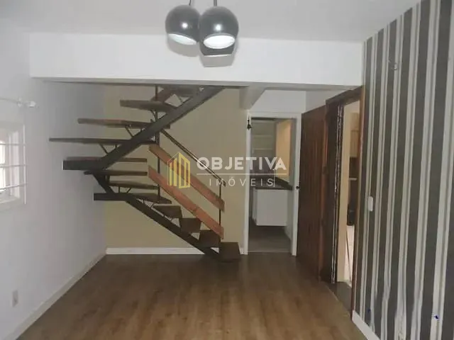 Casa 3 quartos e 2 banheiros, à venda, no bairro Medianeira em Porto Alegre