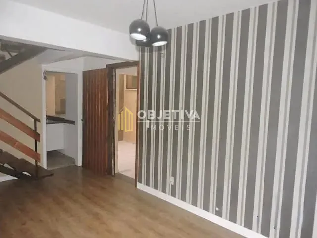 Casa 3 quartos e 2 banheiros, à venda, no bairro Medianeira em Porto Alegre