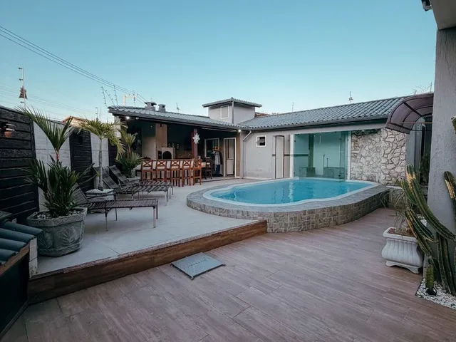 Casa 4 quartos e 7 banheiros, para alugar, no bairro Lagoa em Macaé