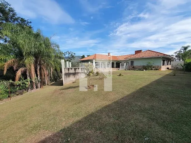 Casa com 4000m² 5 quartos e 2 banheiros, à venda, no bairro Chácara Malota em Jundiaí