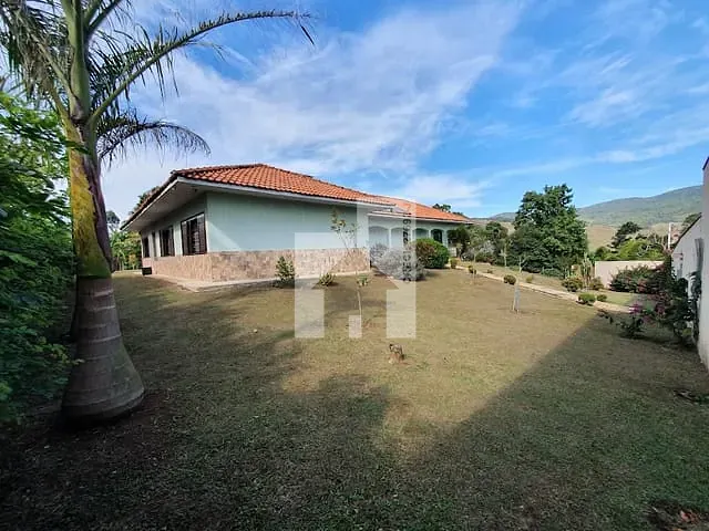 Casa com 4000m² 5 quartos e 2 banheiros, à venda, no bairro Chácara Malota em Jundiaí