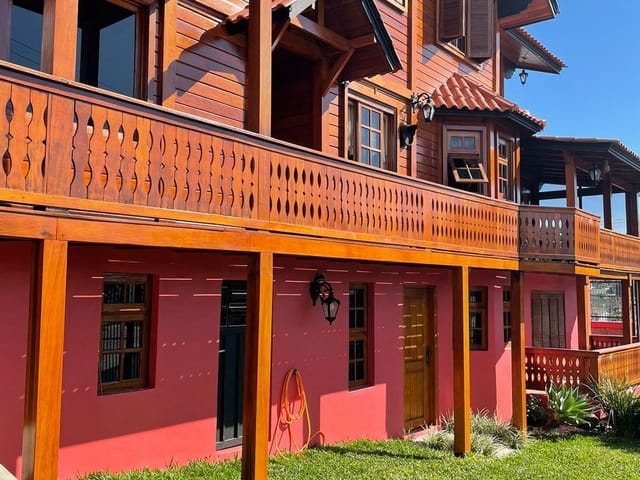 Casa 4 quartos e 5 banheiros, à venda, no bairro Salgado Filho em Caxias do Sul