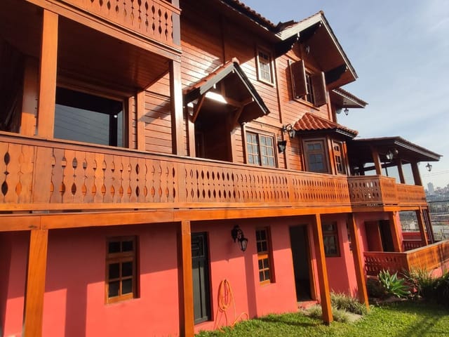 Casa 4 quartos e 5 banheiros, à venda, no bairro Salgado Filho em Caxias do Sul