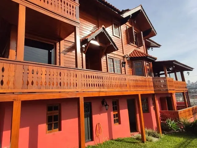 Casa 4 quartos e 5 banheiros, à venda, no bairro Salgado Filho em Caxias do Sul