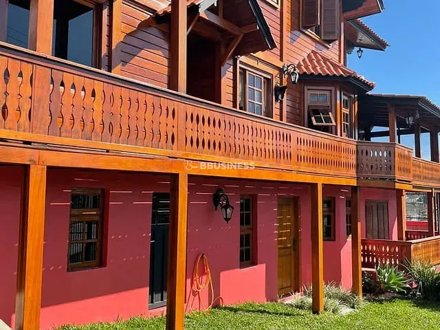 Casa 4 quartos e 5 banheiros, à venda, no bairro Salgado Filho em Caxias do Sul