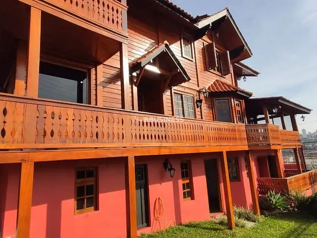 Casa 4 quartos e 5 banheiros, à venda, no bairro Salgado Filho em Caxias do Sul