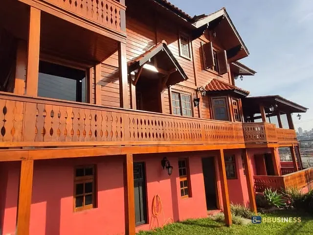 Casa 4 quartos e 5 banheiros, à venda, no bairro Salgado Filho em Caxias do Sul