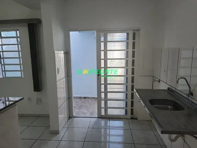Casa com 99m², à venda ou para alugar, no bairro Centro em São José dos Campos