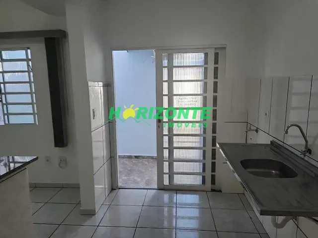 Casa com 99m², à venda ou para alugar, no bairro Centro em São José dos Campos