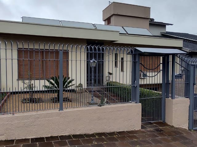 Casa 4 quartos e 3 banheiros, à venda, no bairro Petrópolis em Caxias do Sul