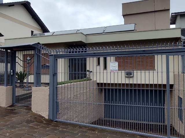 Casa 4 quartos e 3 banheiros, à venda, no bairro Petrópolis em Caxias do Sul