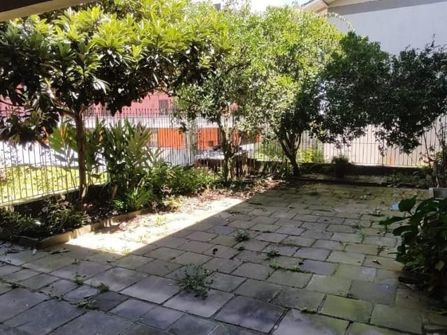 Casa 4 quartos e 3 banheiros, à venda, no bairro Petrópolis em Caxias do Sul