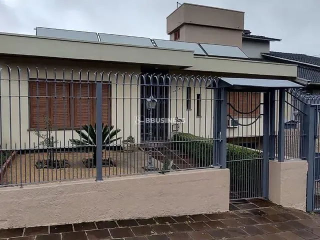 Casa 4 quartos e 3 banheiros, à venda, no bairro Petrópolis em Caxias do Sul
