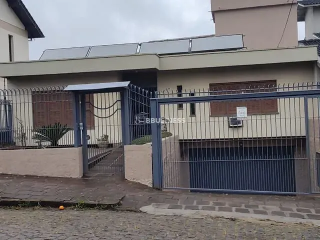 Casa 4 quartos e 3 banheiros, à venda, no bairro Petrópolis em Caxias do Sul