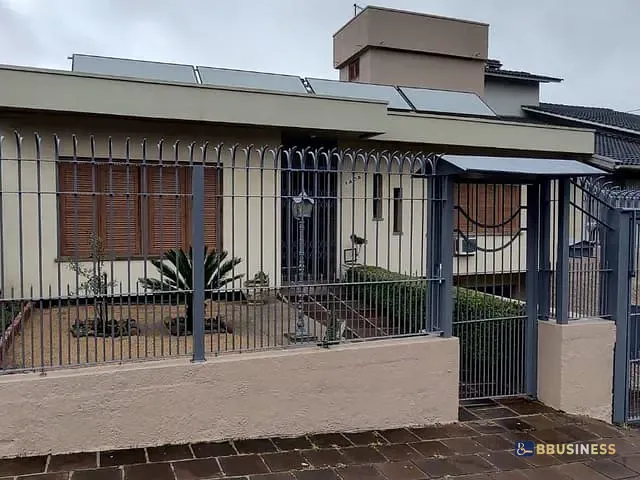 Casa 4 quartos e 3 banheiros, à venda, no bairro Petrópolis em Caxias do Sul