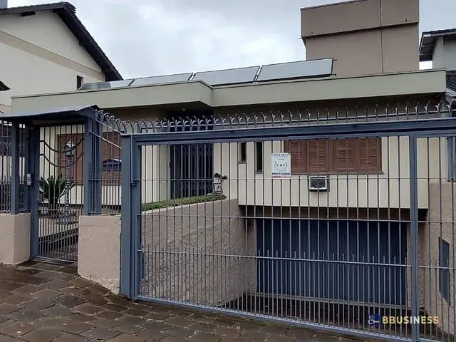 Casa 4 quartos e 3 banheiros, à venda, no bairro Petrópolis em Caxias do Sul