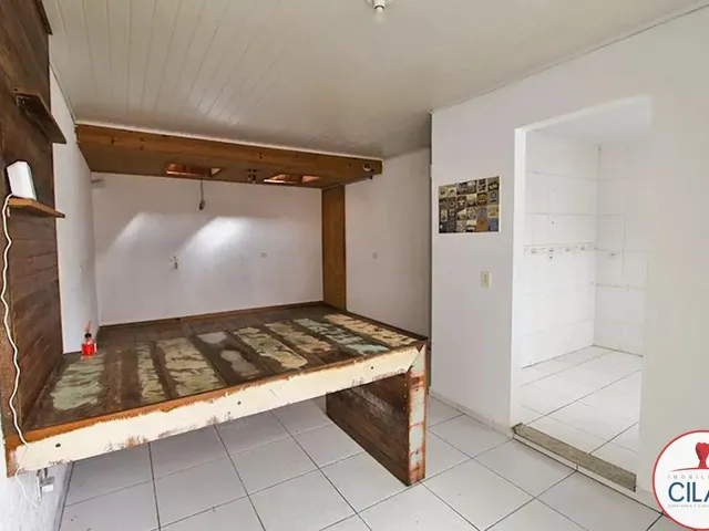 Casa 2 quartos e 1 banheiro, para alugar, no bairro Cidade Industrial em Curitiba