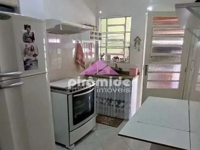 Casa com 250m² 2 quartos e 2 banheiros, à venda, no bairro Jardim Castanheira em São José Dos Campos